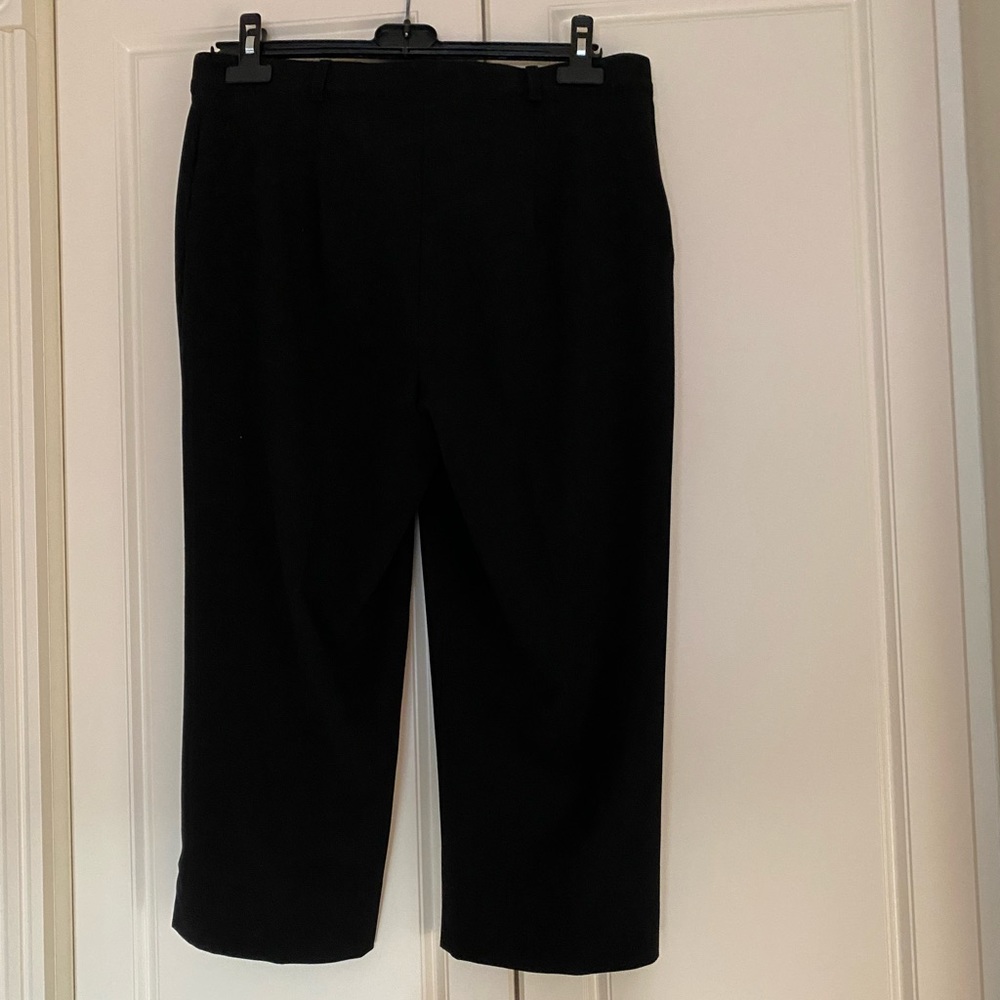 BLACK CAPRI DRESS PANTS BY ISIS Sz 12